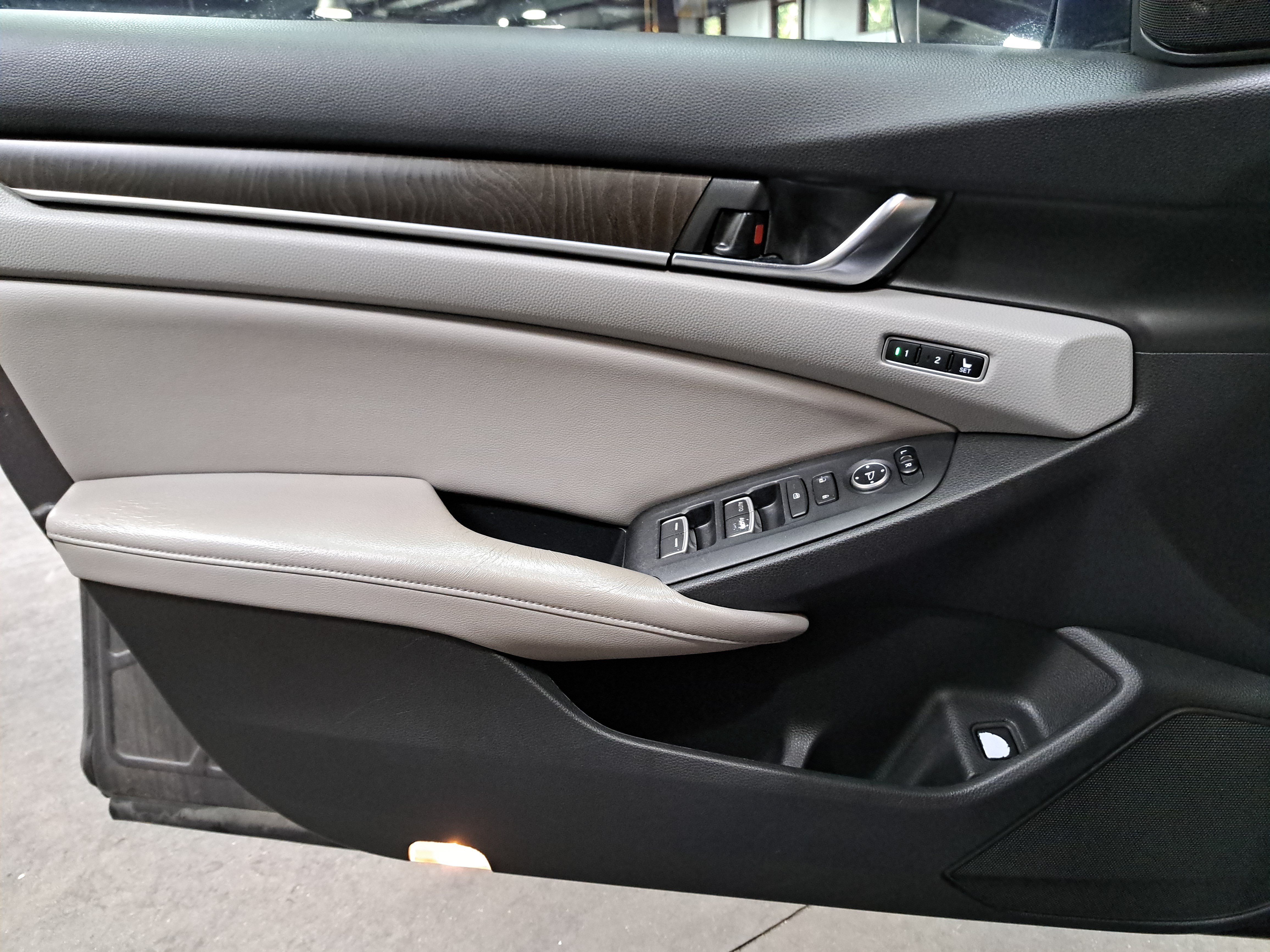 Used 2018 Honda Accord EX-L image 26