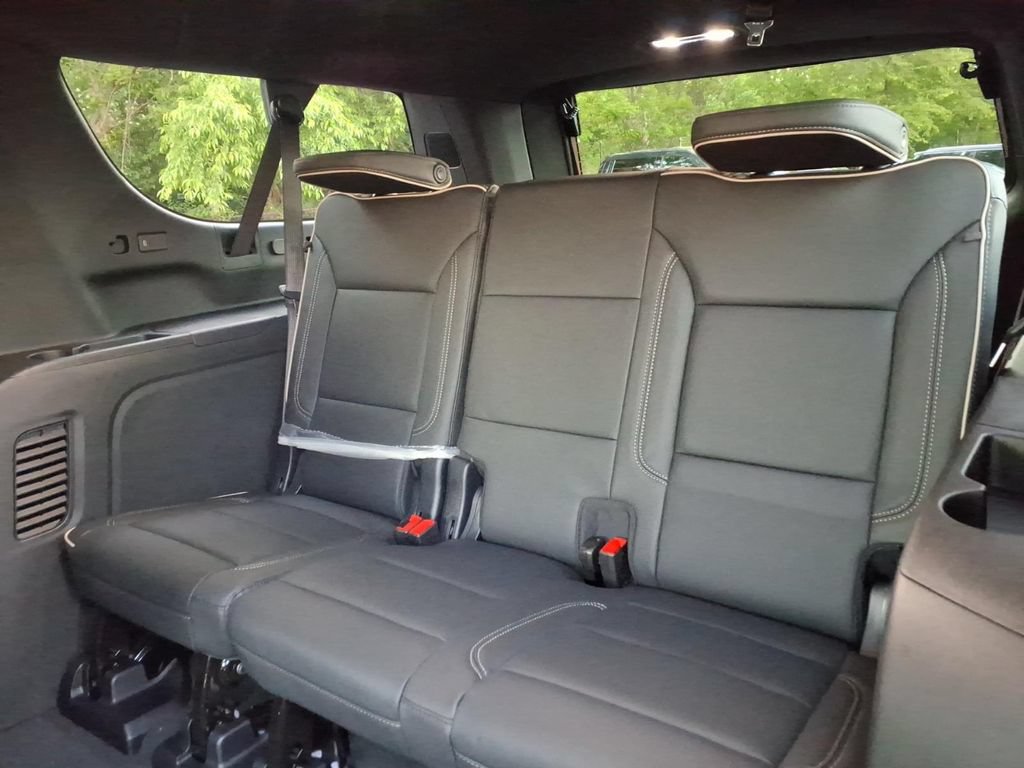 New 2026 Chevrolet Suburban Premier w/ Sun And Tow Package AWD/4WD image 18