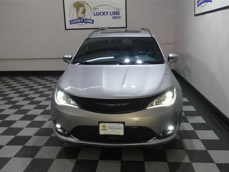 Used 2018 Chrysler Pacifica Limited w/ Advanced Safetytec Group FWD image 3