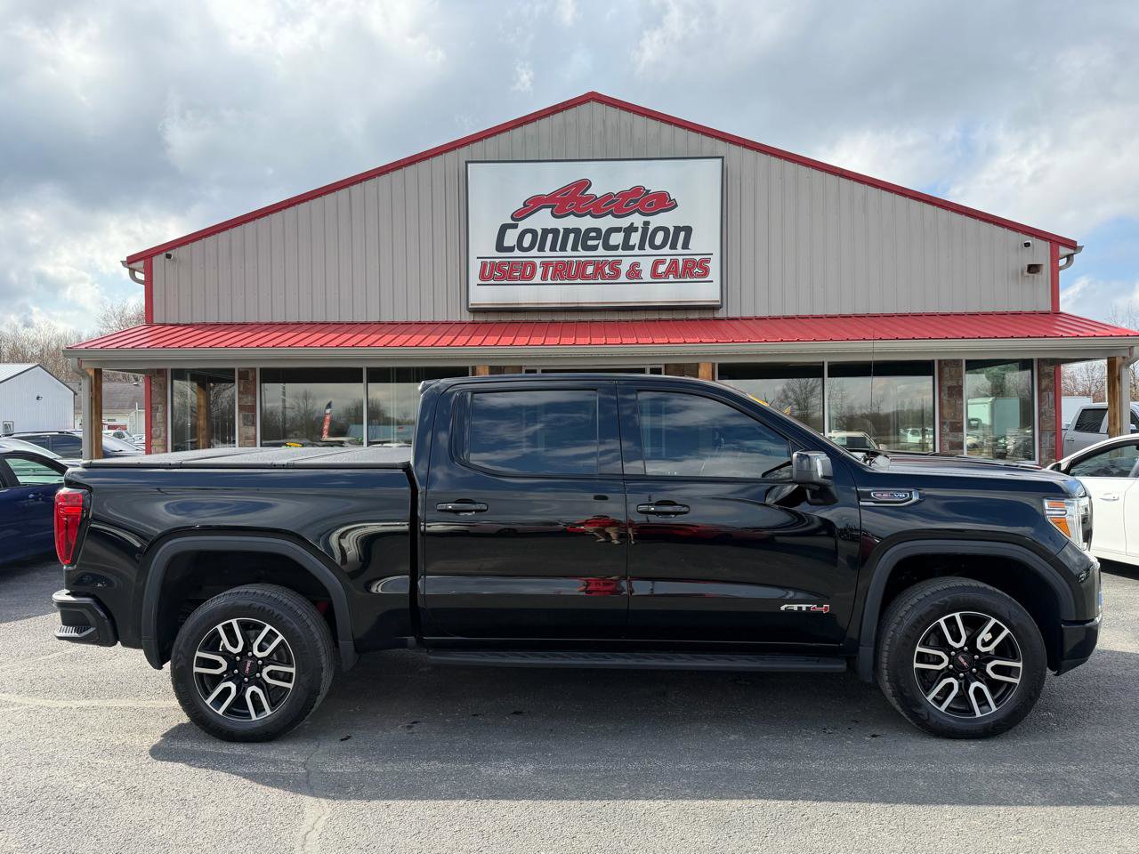 Used 2021 GMC Sierra 1500 AT4 w/ AT4 Value Package image 3