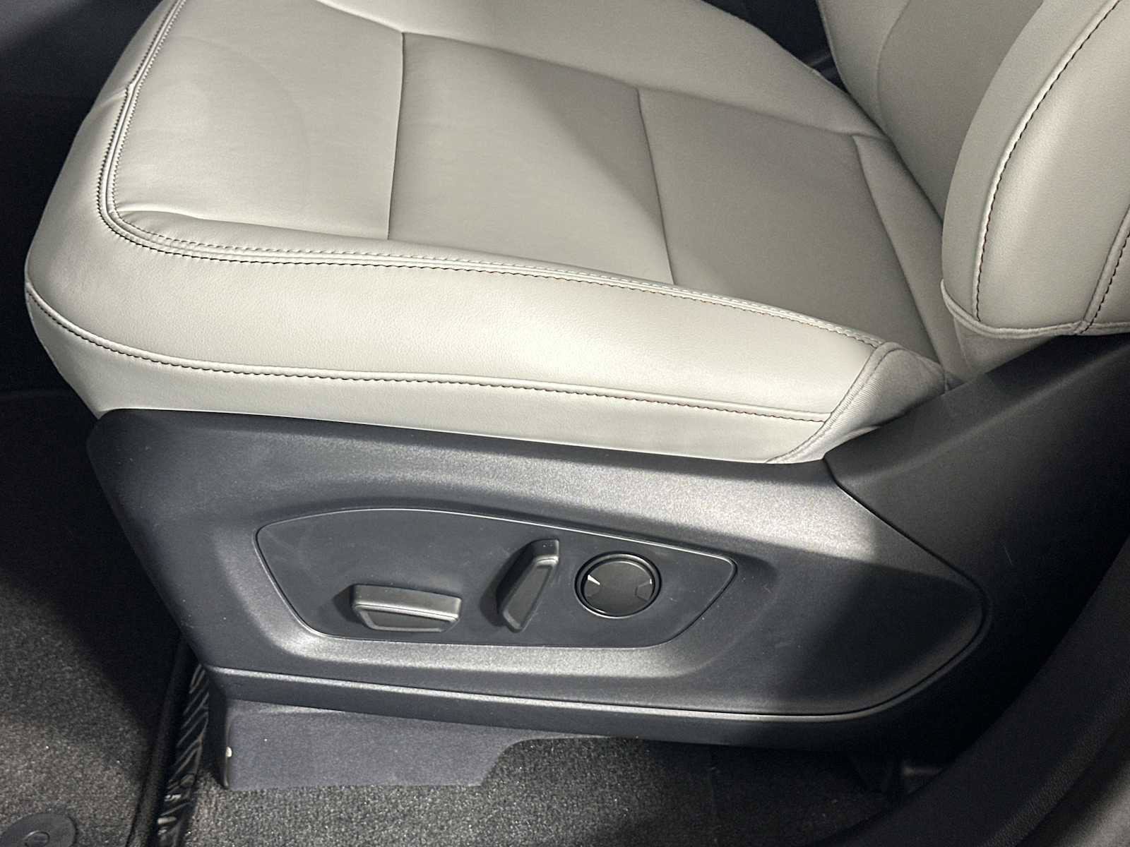New 2026 Ford Explorer Active w/ Active Comfort Package RWD image 9