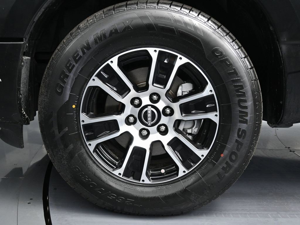 Used 2023 Nissan Titan SV image 9