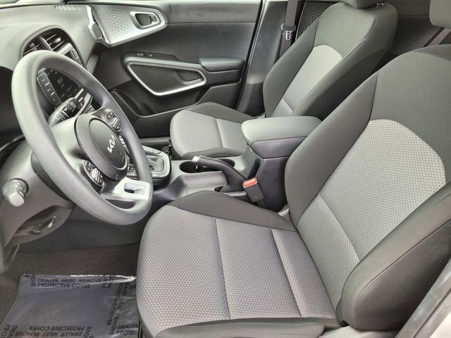 Used 2025 Kia Soul LX w/ LX Technology Package FWD image 16