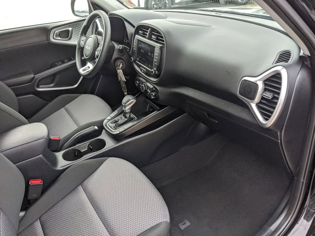 Certified 2025 Kia Soul LX image 14