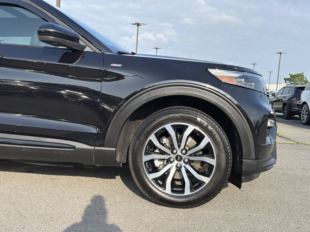 Used 2024 Ford Explorer ST-Line w/ Class IV Trailer Tow Package RWD image 9