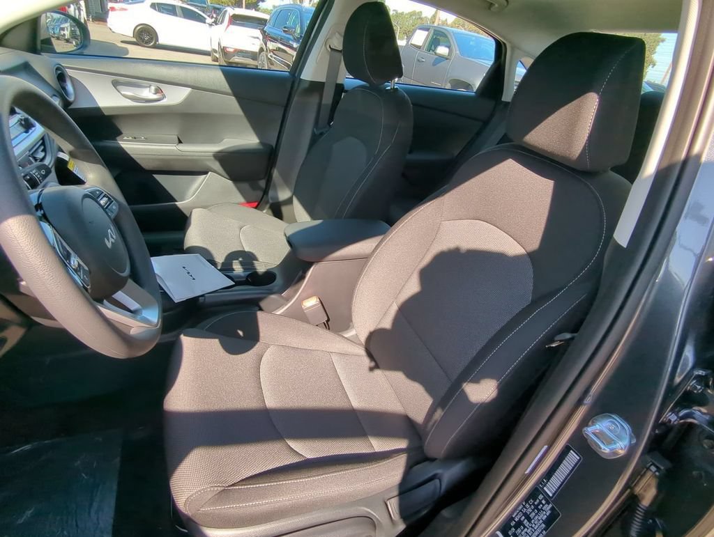 Certified 2024 Kia Forte LXS w/ LXS Technology Package FWD image 17