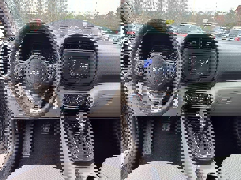 Used 2022 Kia Soul LX image 23