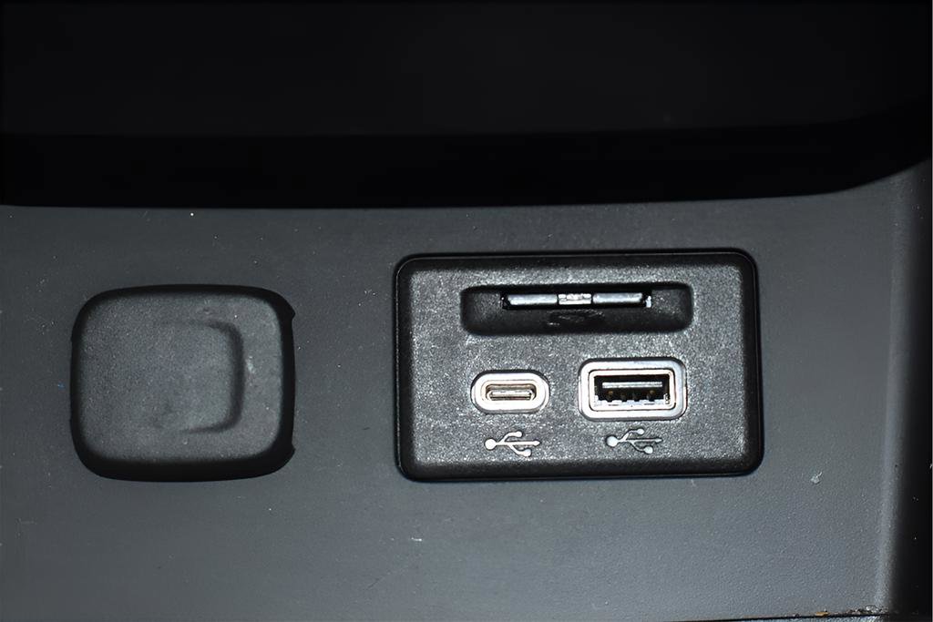 Used 2023 GMC Acadia SLT image 16