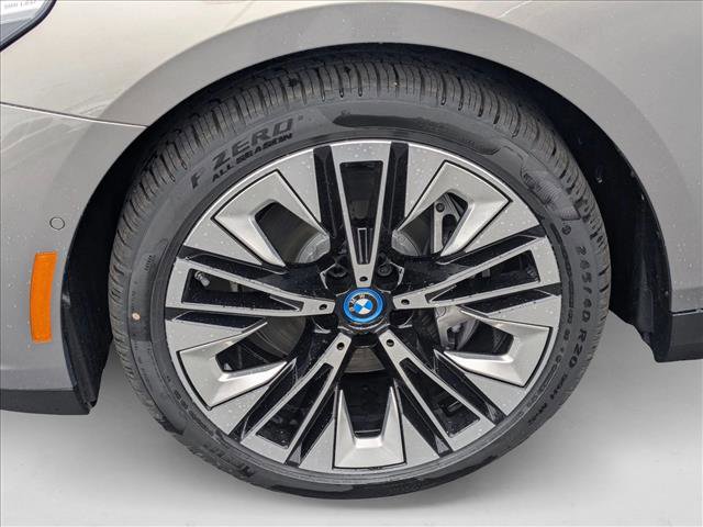 Used 2025 BMW i5 eDrive40i w/ Premium Package image 9