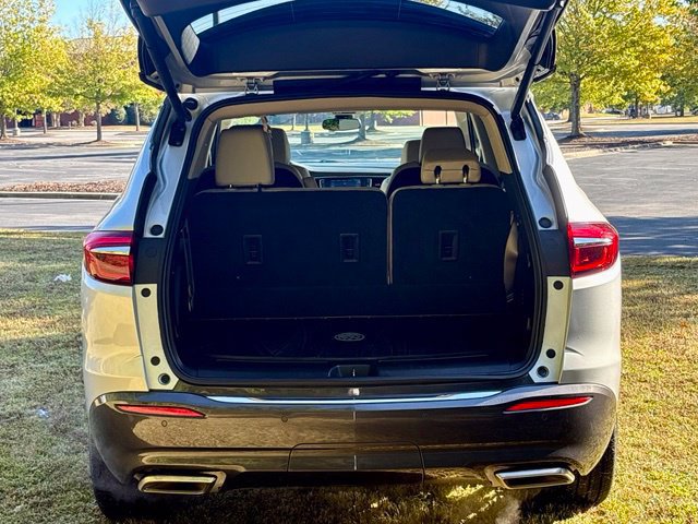 Used 2020 Buick Enclave Premium w/ Sun and Sites Package FWD image 14