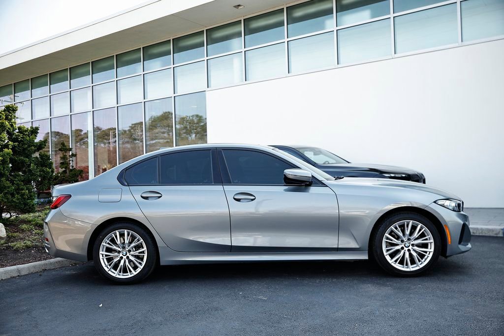 Used 2023 BMW 330i xDrive 330i xDrive w/ Driving Assistance Package image 4