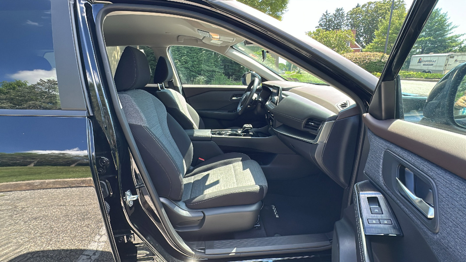 Certified 2023 Nissan Rogue SV image 22