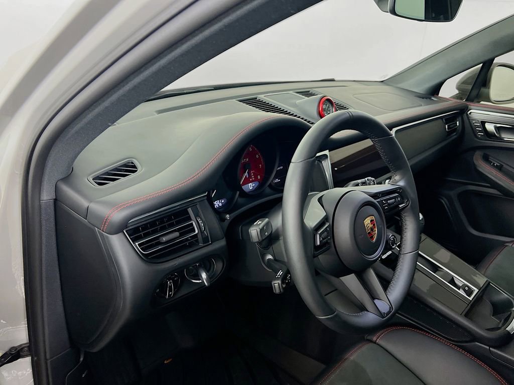 Certified 2026 Porsche Macan GTS image 4