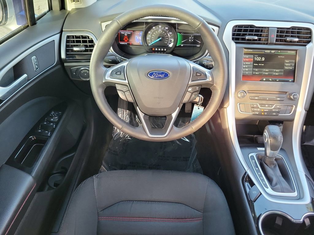Used 2016 Ford Fusion SE image 12