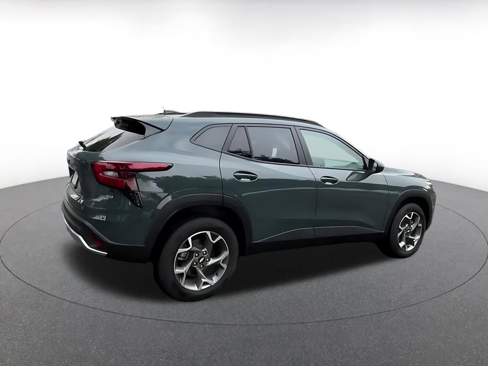 Used 2025 Chevrolet Trax LT image 15