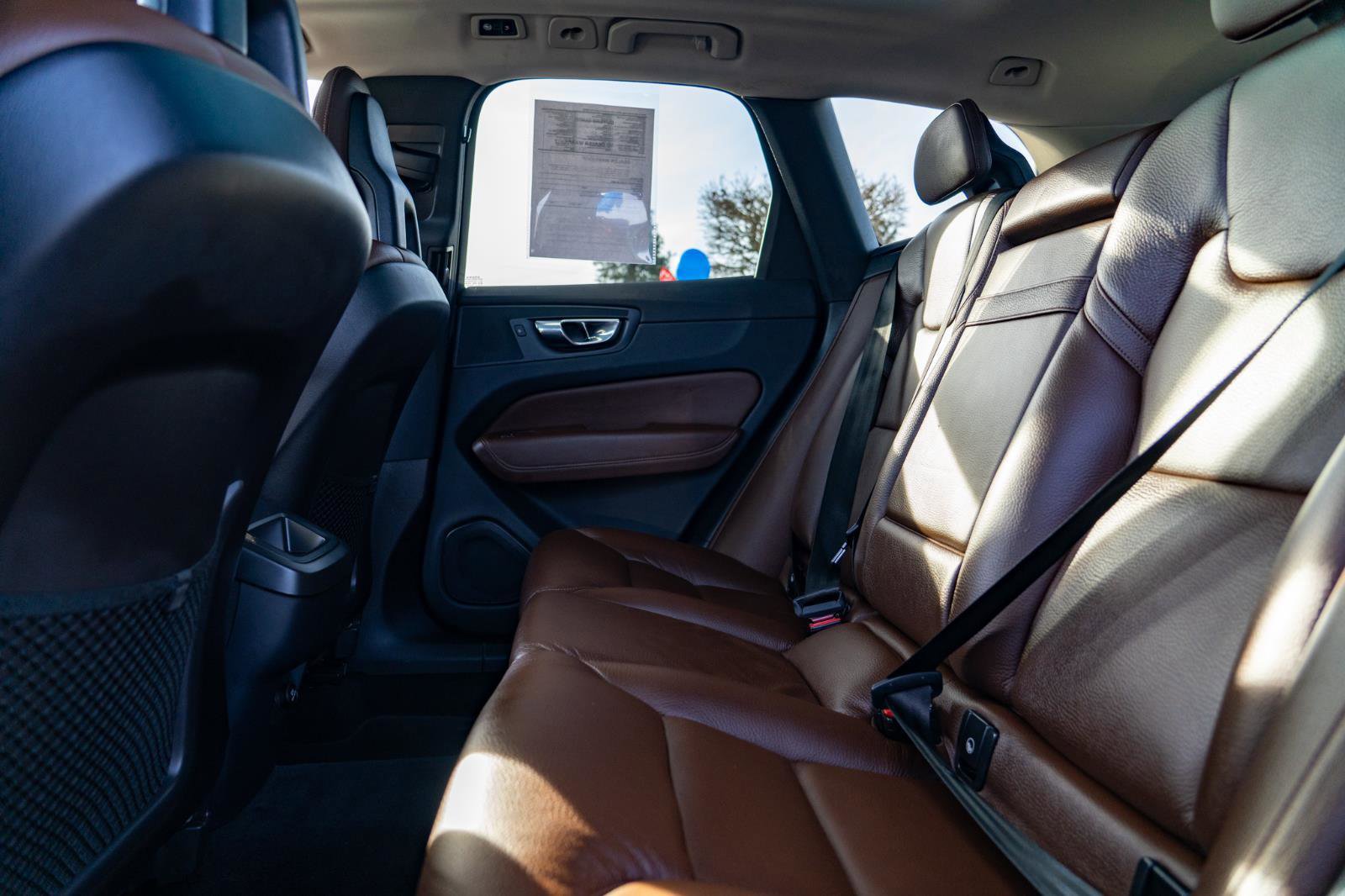 Used 2018 Volvo XC60 T5 Momentum w/ Convenience Package AWD/4WD image 18