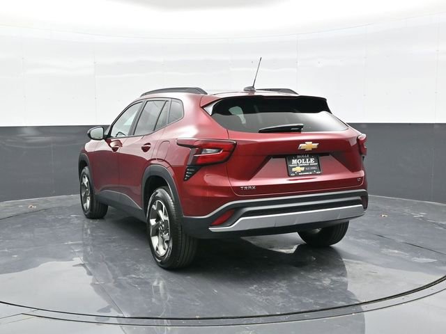 Used 2025 Chevrolet Trax LT w/ LT Convenience Package image 5