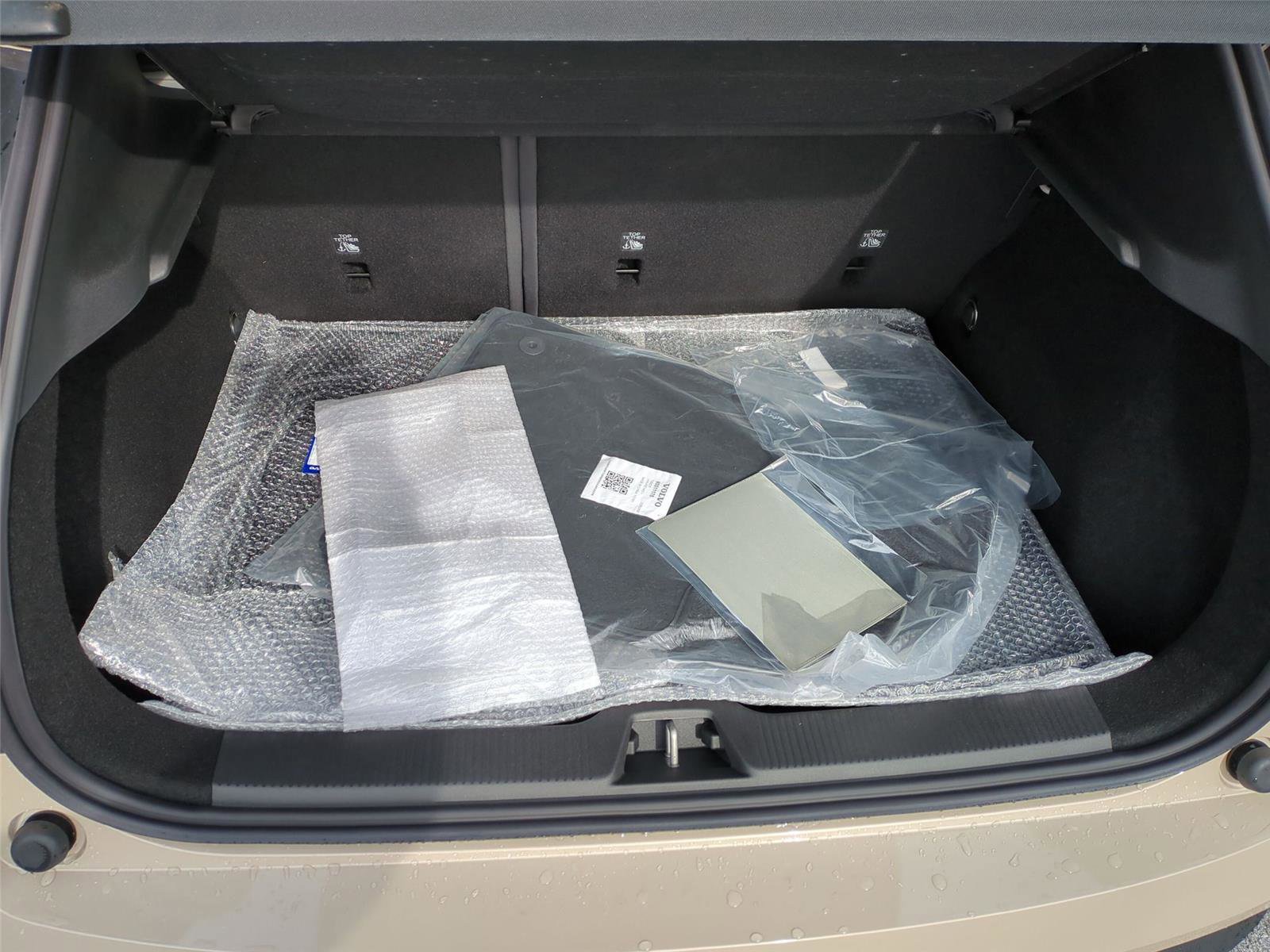 New 2026 Volvo EX30 Plus w/ Protection Package image 22