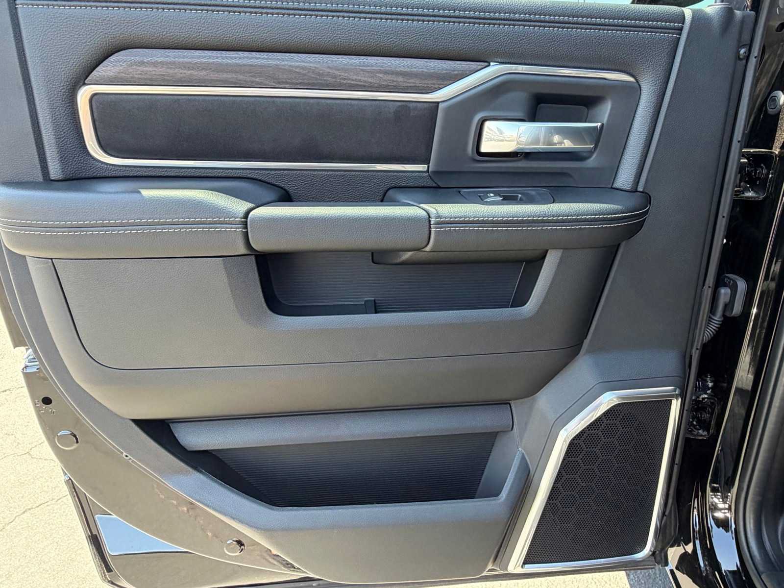 New 2026 RAM 2500 Laramie AWD/4WD image 23