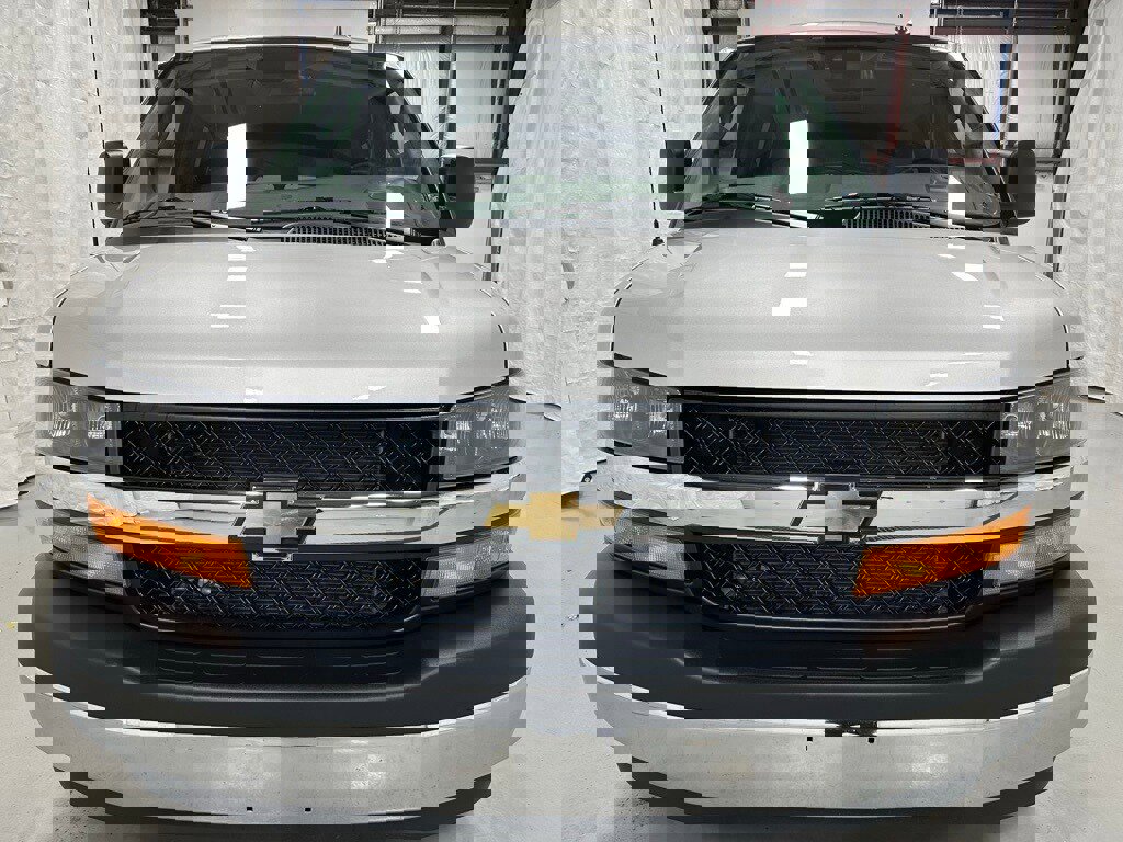 Used 2025 Chevrolet Express 3500 LT w/ LT Preferred Equipment Group image 2