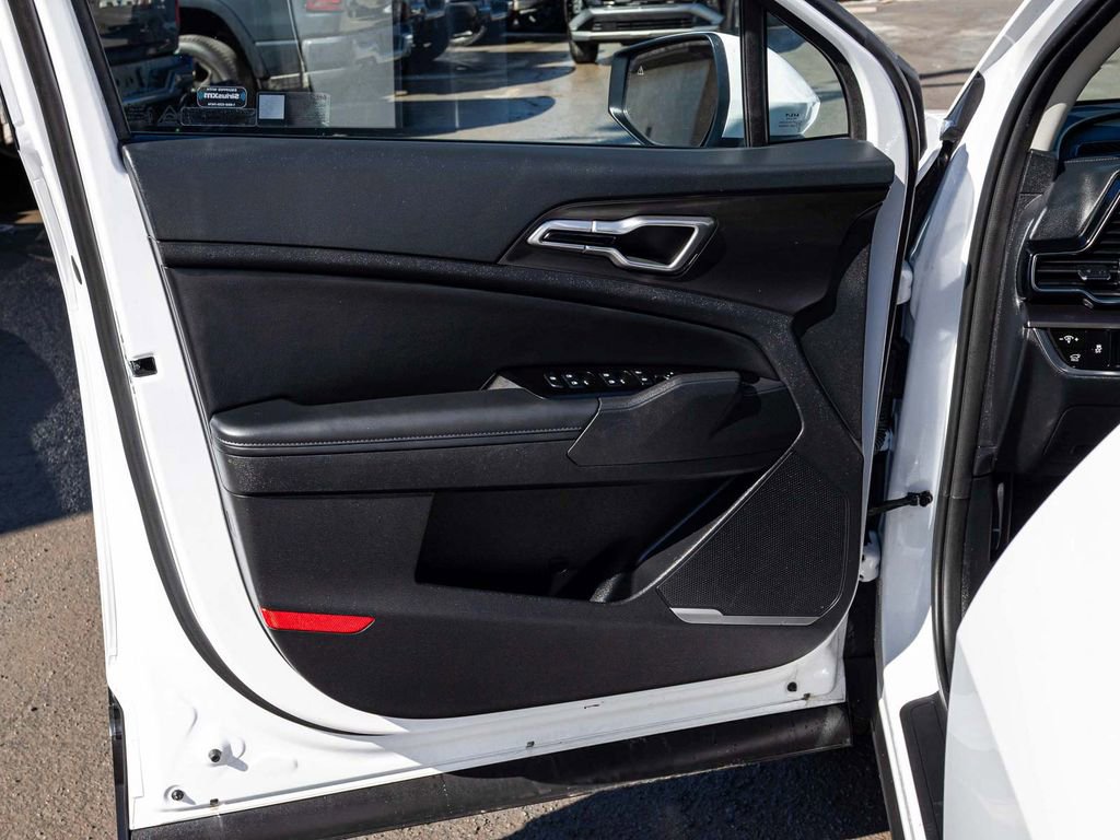 Used 2025 Kia Sportage EX w/ Premium Package image 11