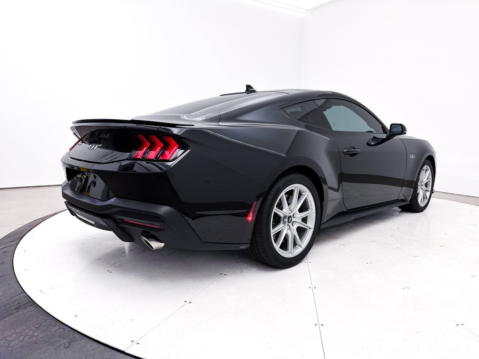 Used 2024 Ford Mustang GT Premium RWD image 17