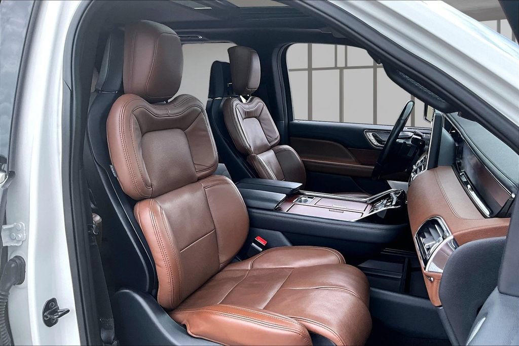 Used 2022 Lincoln Navigator Reserve AWD/4WD image 28