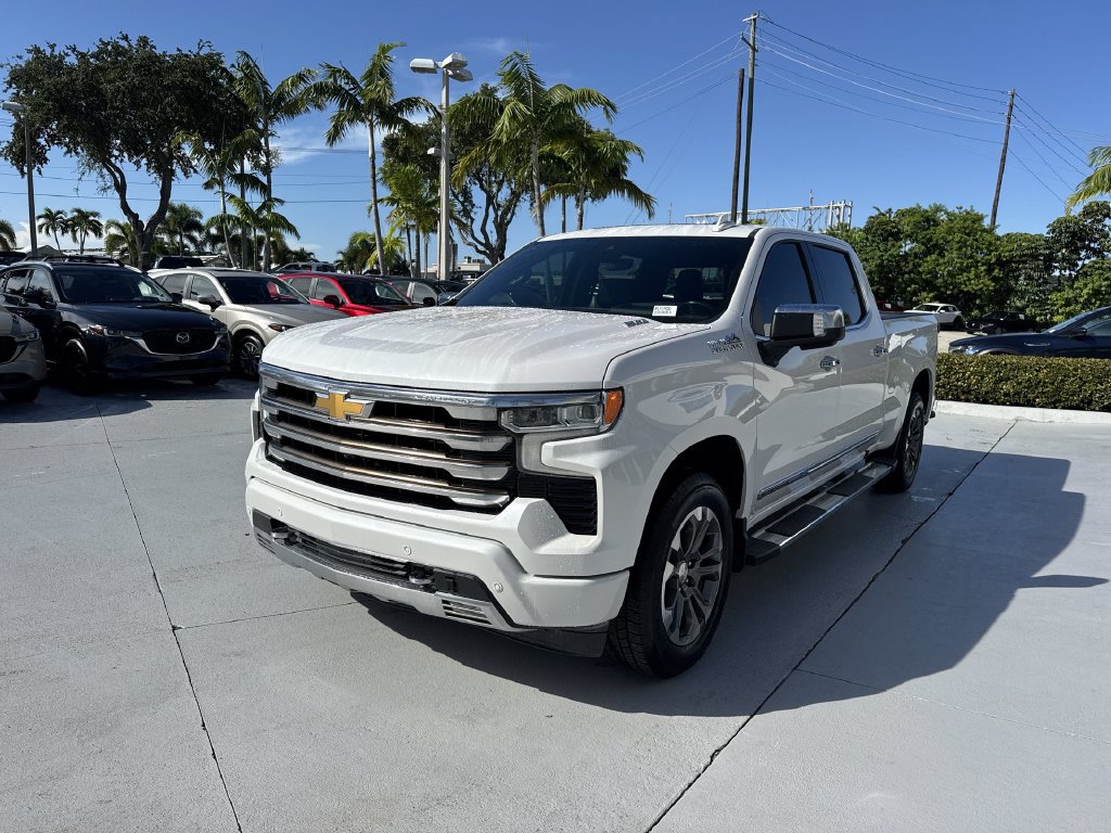 Used 2022 Chevrolet Silverado 1500 High Country w/ Technology Package AWD/4WD image 9