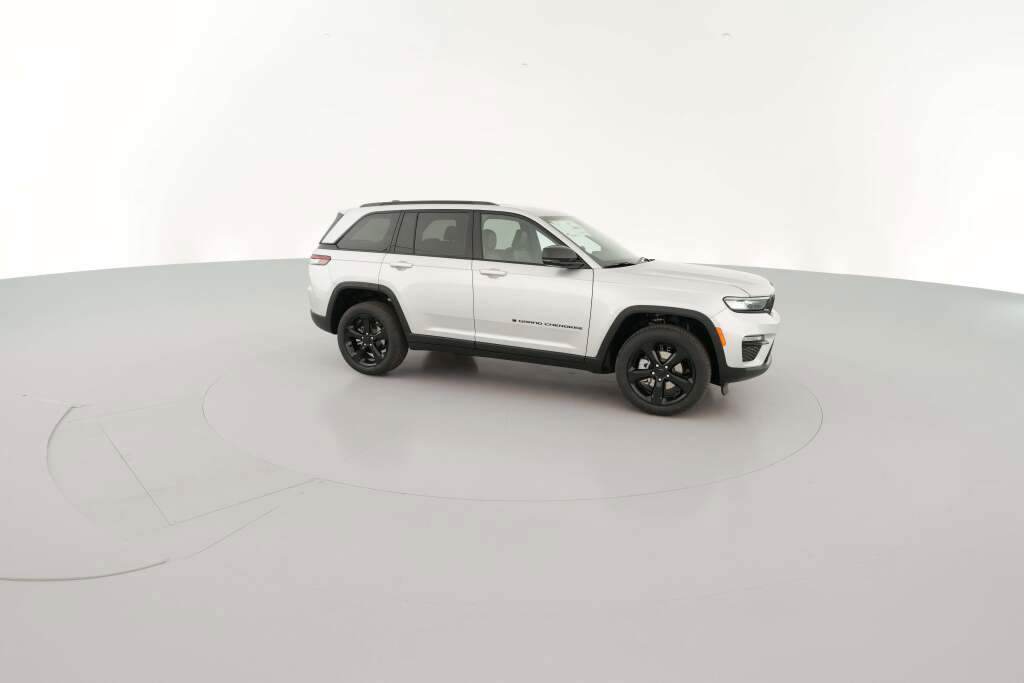 New 2025 Jeep Grand Cherokee Limited w/ Black Appearance Package image 15
