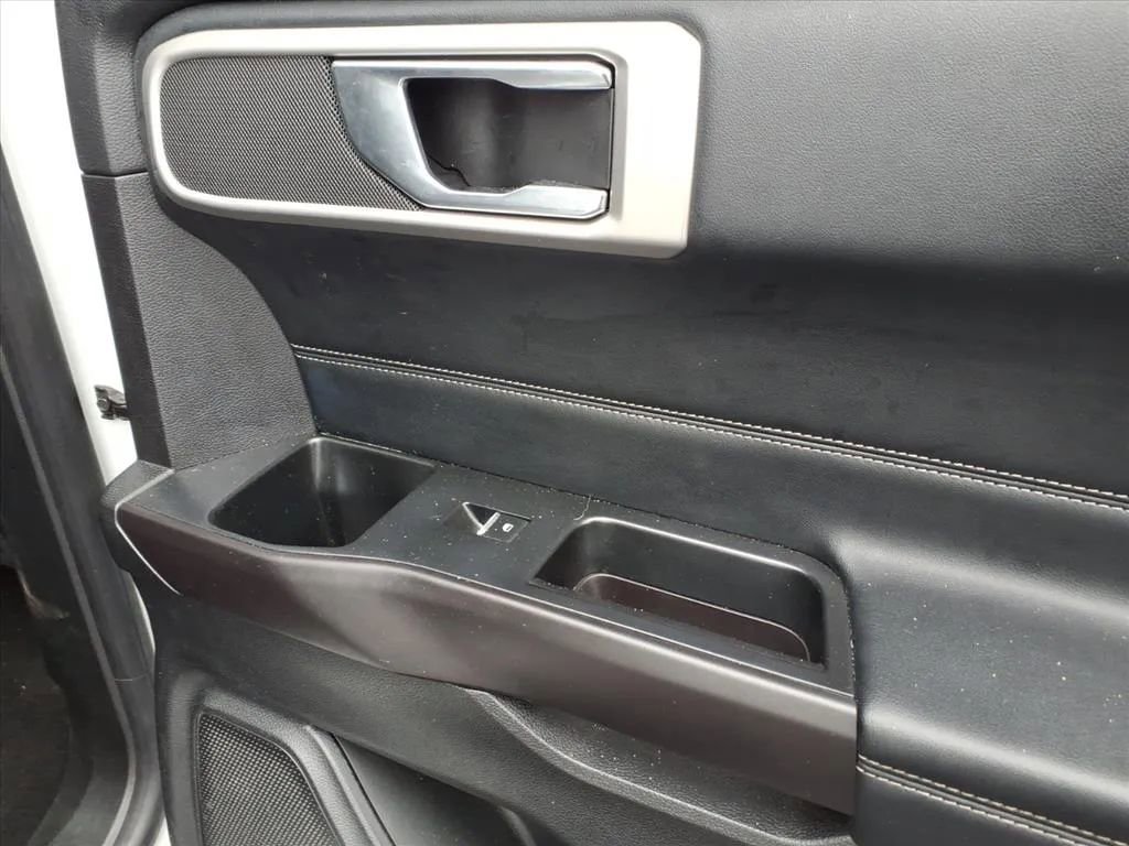 Used 2020 Ford Explorer XLT w/ Equipment Group 202A image 15