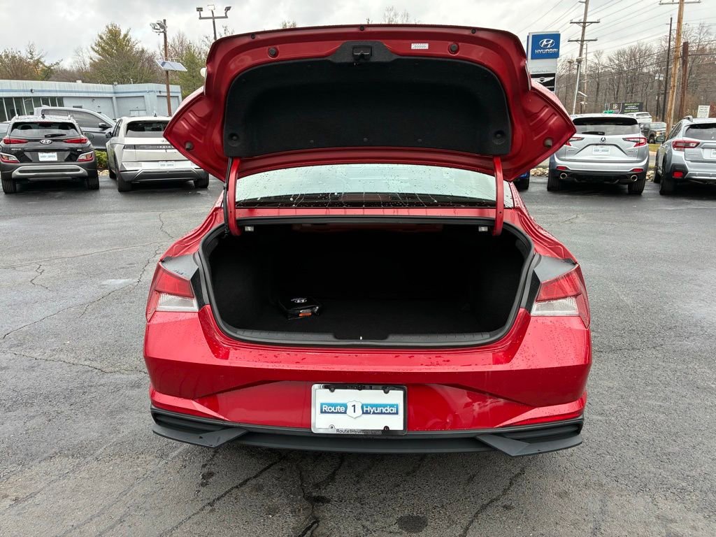 Used 2023 Hyundai Elantra SEL w/ Convenience Package image 11