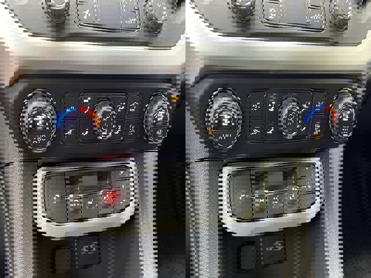 Certified 2023 GMC Acadia SLE w/ Driver Convenience Package image 23