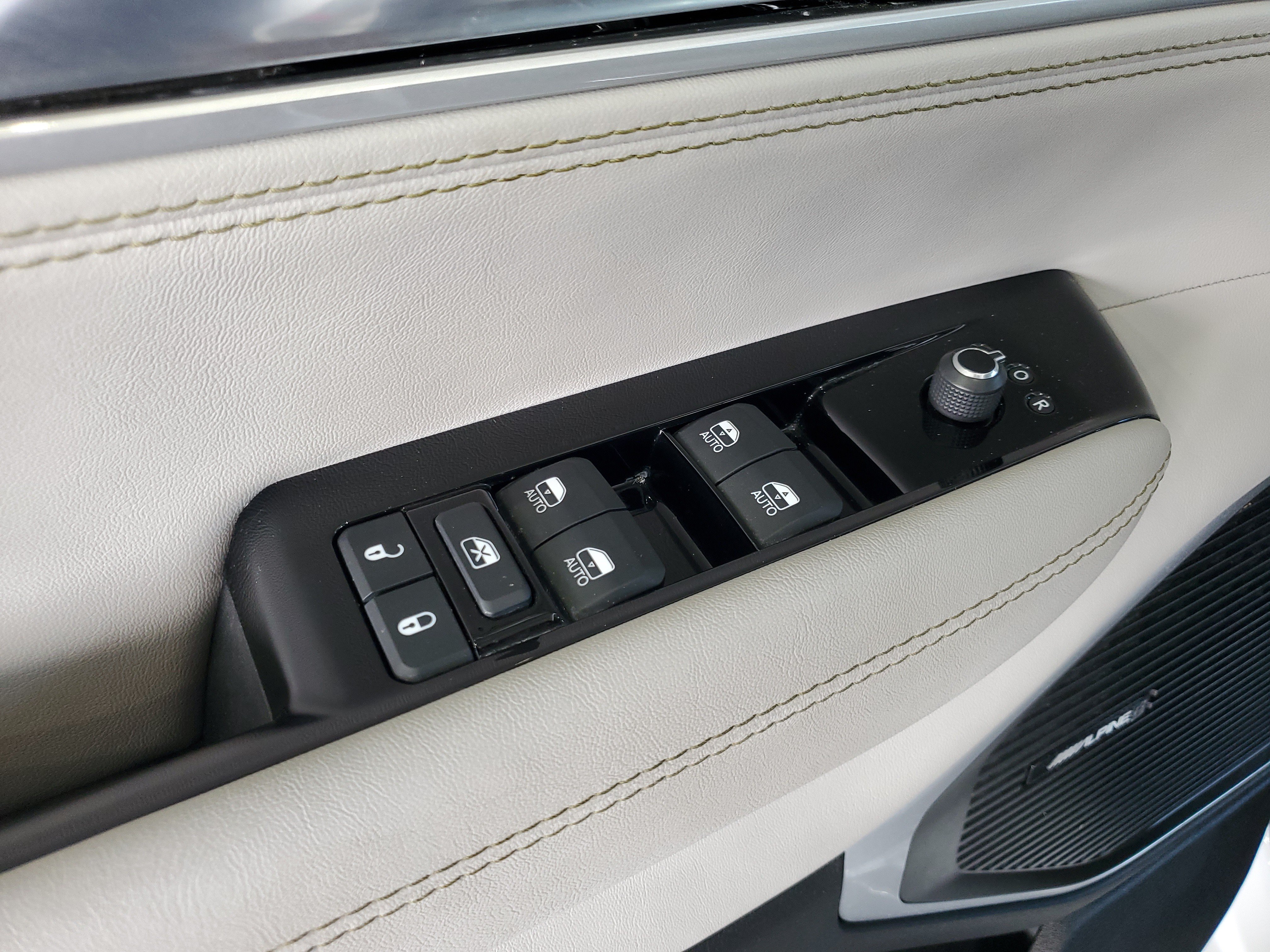 Certified 2024 Jeep Wagoneer L Series III w/ Flexible Seating Group AWD/4WD image 15