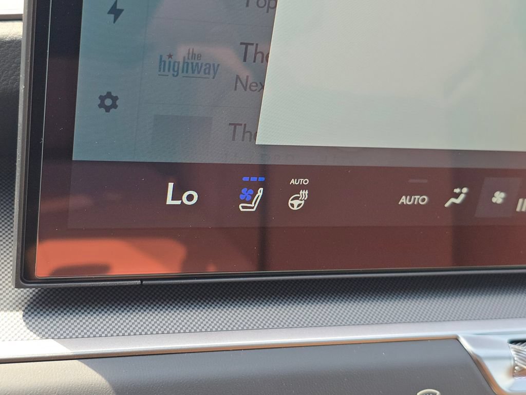 New 2026 Lexus ES 500e AWD/4WD image 9