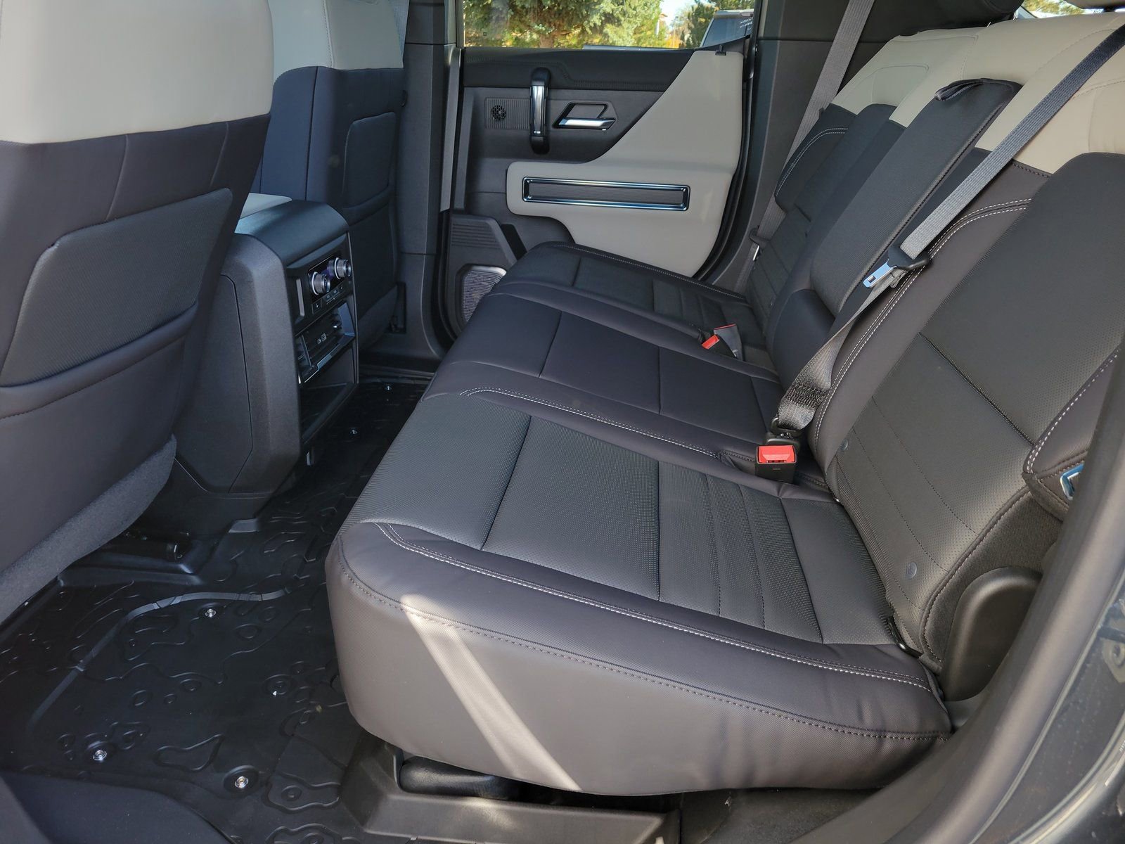 New 2026 GMC Hummer EV SUV w/ LPO, Dark Essentials Package image 7