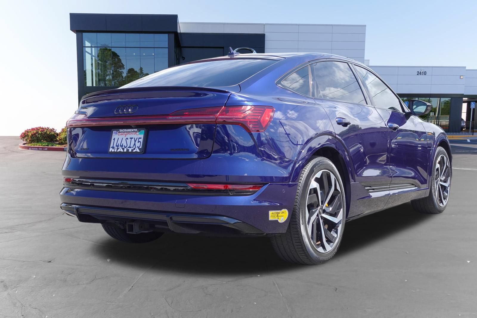 Used 2022 Audi e-tron Premium Plus w/ Premium Plus Package AWD/4WD image 3