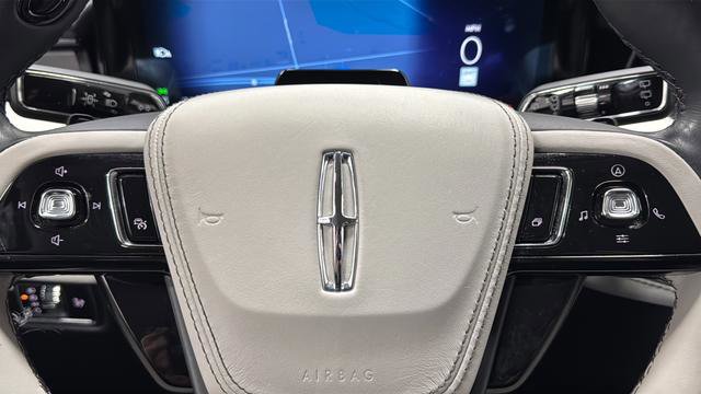 Used 2025 Lincoln Aviator AWD image 28