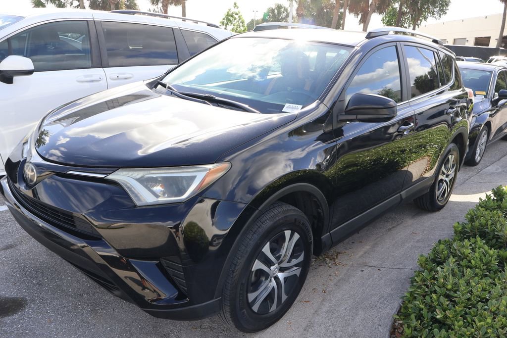 Used 2018 Toyota RAV4 LE image 2