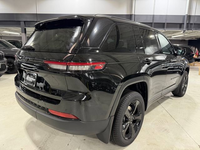 New 2025 Jeep Grand Cherokee Limited w/ Black Appearance Package image 9