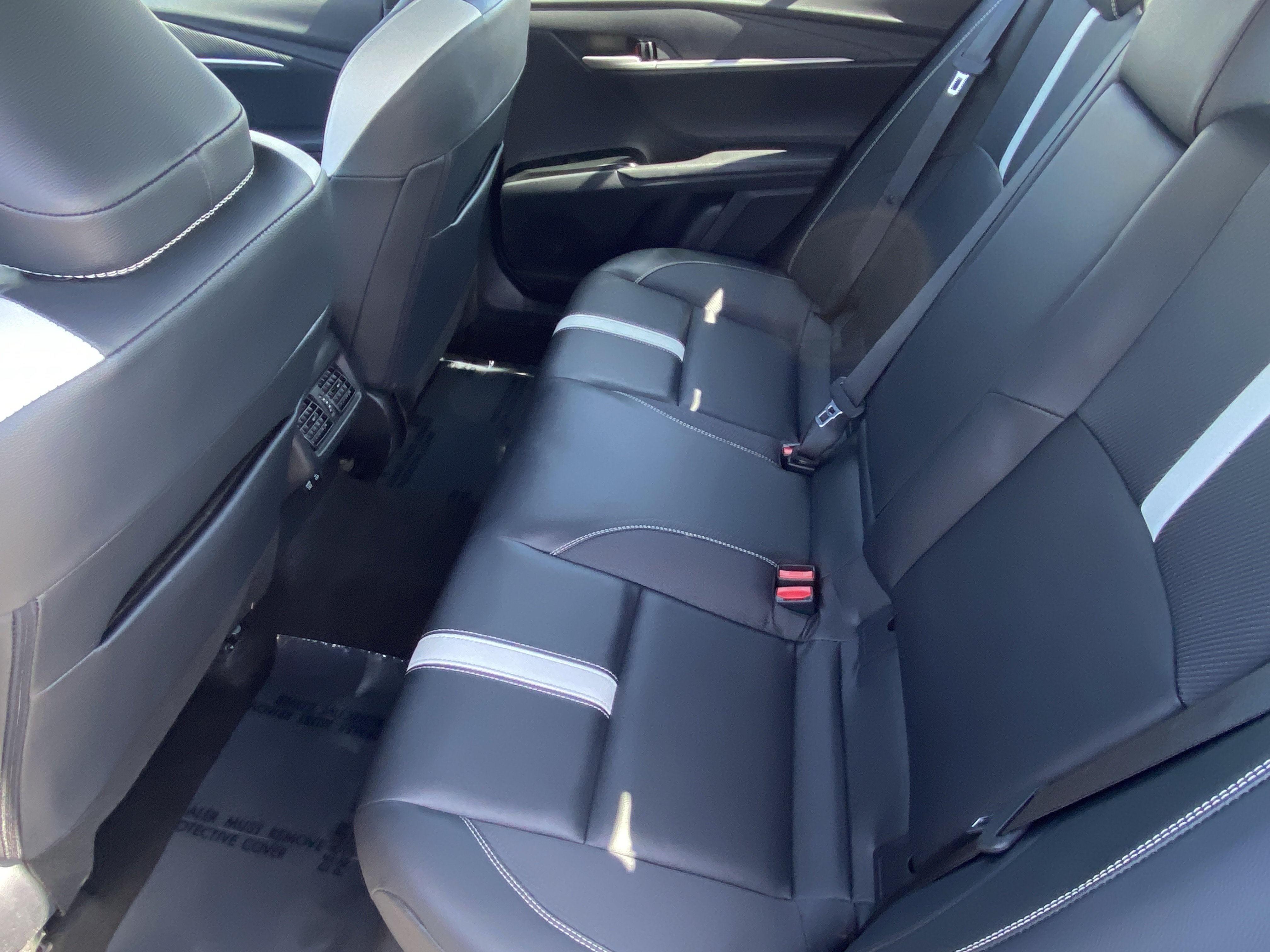 Used 2025 Toyota Camry SE FWD image 13