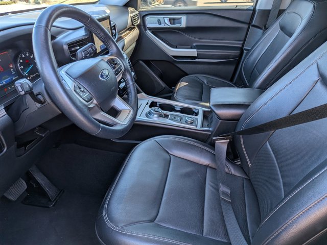 Used 2023 Ford Explorer Limited image 11