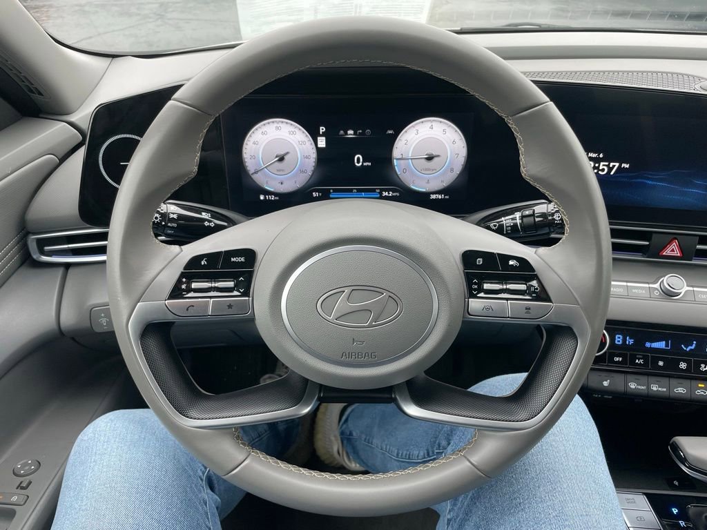 Used 2025 Hyundai Elantra SEL FWD image 25