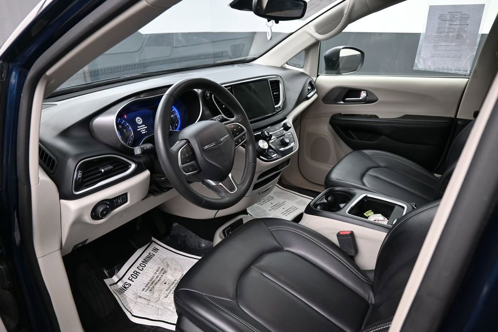 Used 2023 Chrysler Pacifica Touring-L FWD image 22