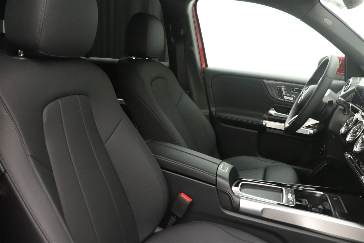 New 2025 Mercedes-Benz GLB 250 image 9