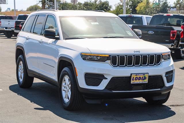 New 2025 Jeep Grand Cherokee Laredo image 5