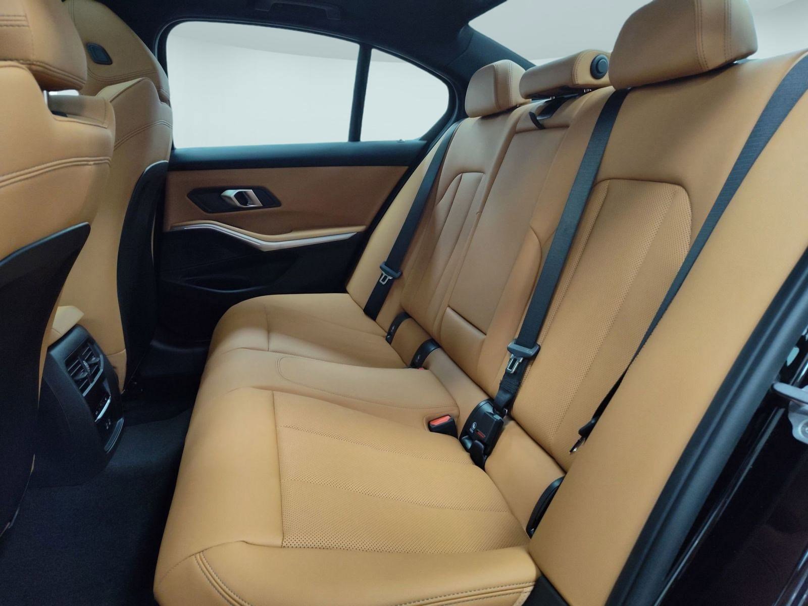 Used 2025 BMW 330i xDrive Sedan w/ Premium Package image 23