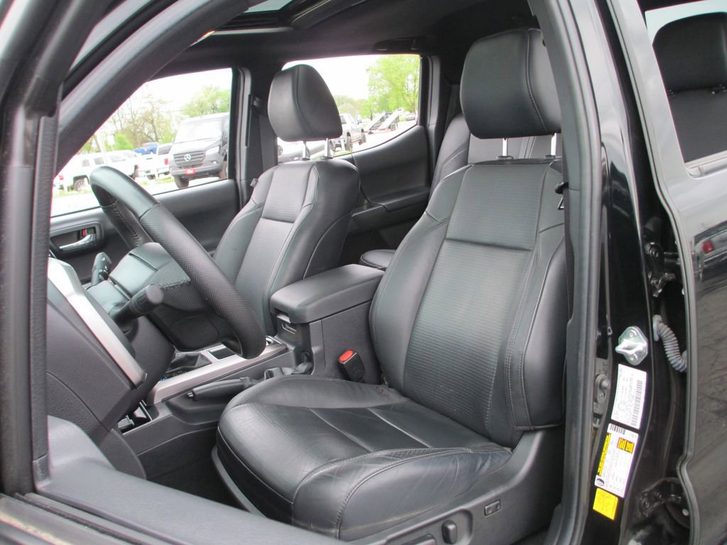Used 2022 Toyota Tacoma Limited w/ Nightshade Package image 22