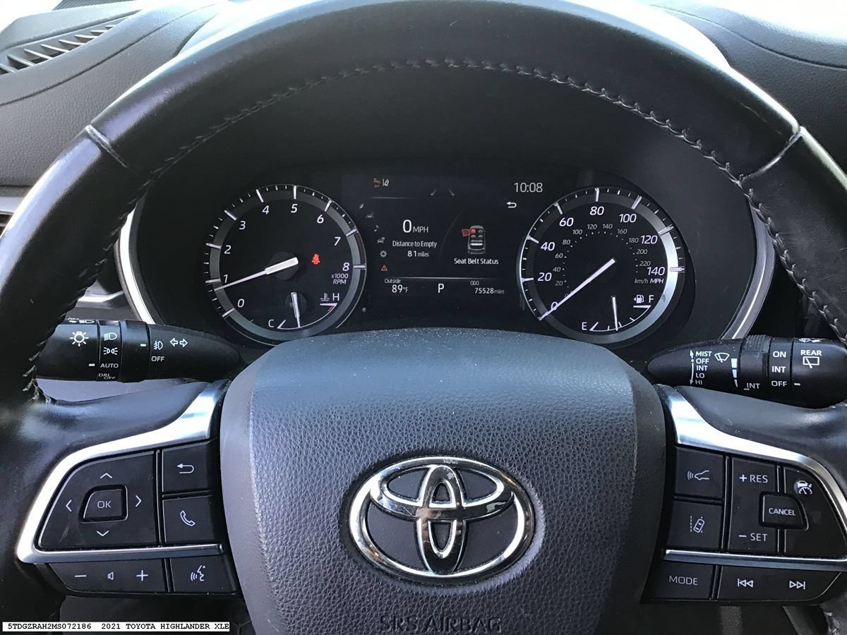 Used 2021 Toyota Highlander XLE FWD image 14