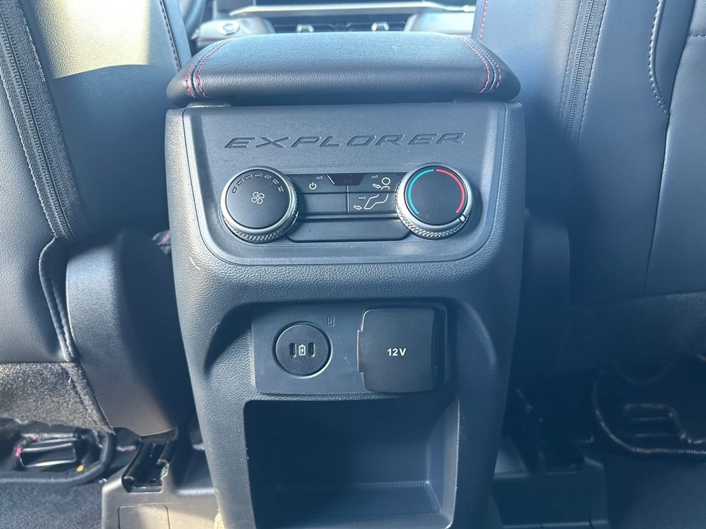 Used 2025 Ford Explorer ST-Line w/ ST-Line Street Pack AWD/4WD image 36