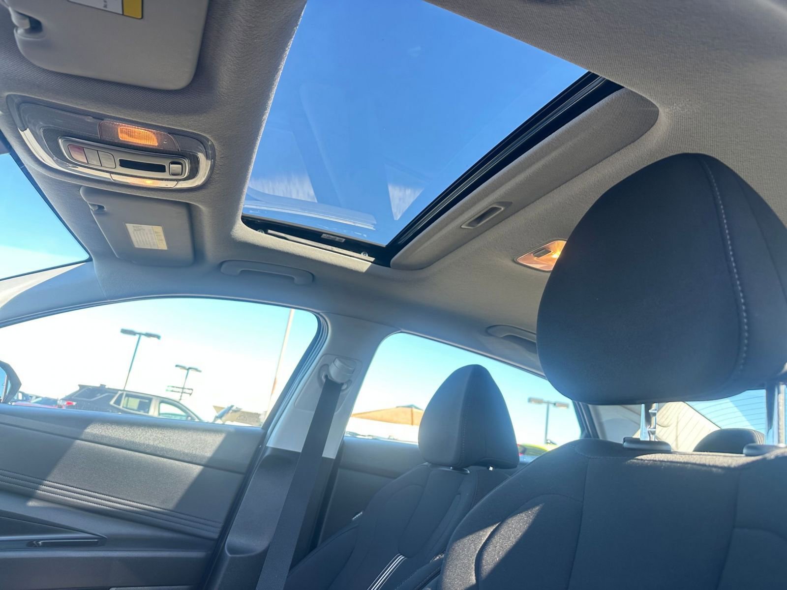 Used 2025 Hyundai Elantra SEL image 30